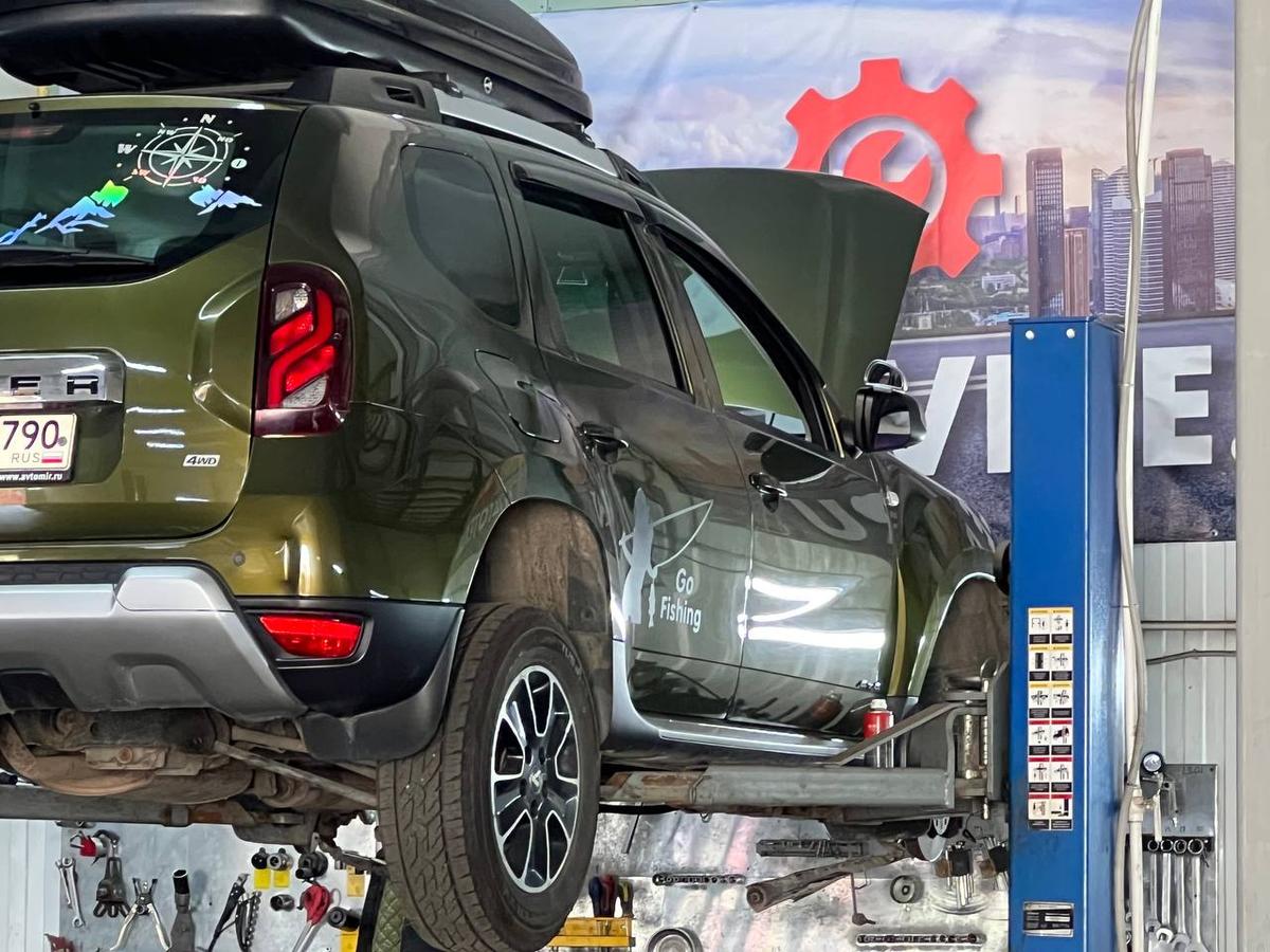 Renault Duster на ремонте подвески в автосервисе RG-Service